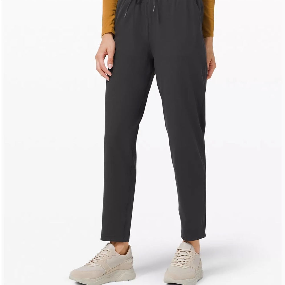 Lululemon dark grey stretch high rise pants in 7/8.